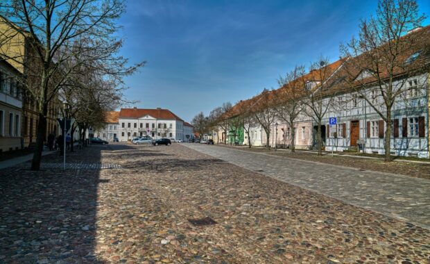 Altstadt Kremmen (Häuser, Kirche) + Schönfließ (Eisenbahnumgebung, Langzeitzeit)
